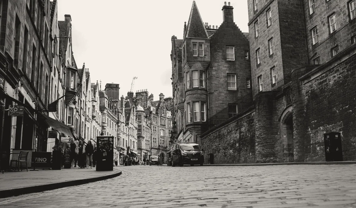 A street in the old town of Edinburgh.